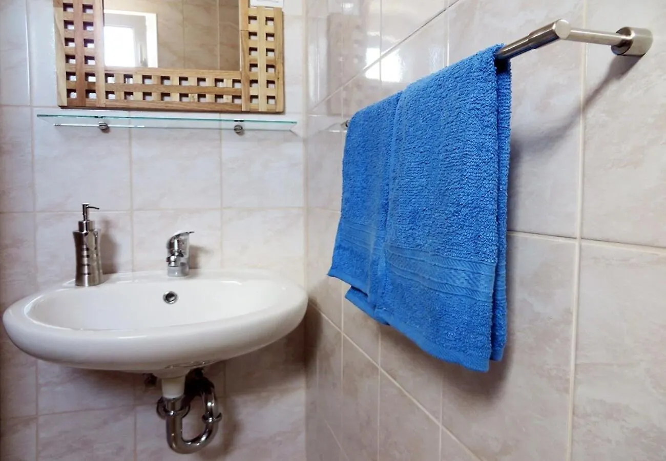 Apartments Oasis - 50 M From The Sea Veli Rat
