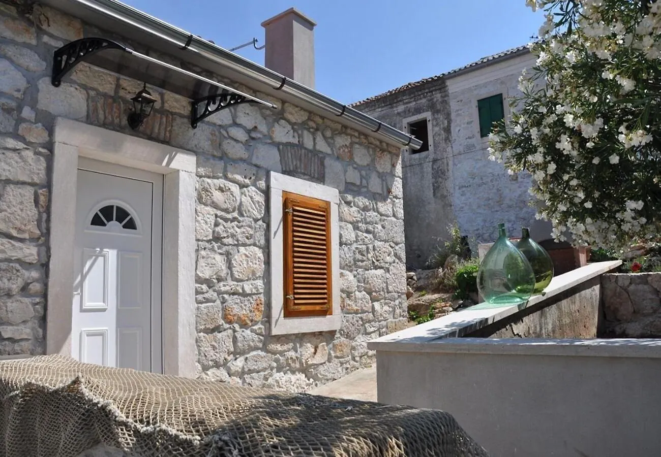 Apartments Oasis - 50 M From The Sea Veli Rat